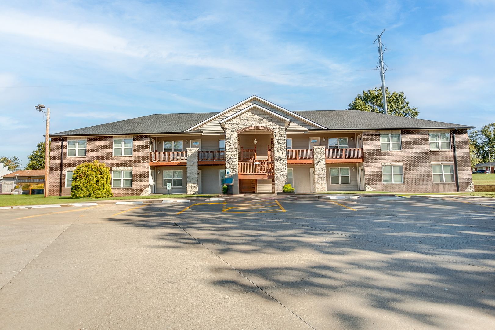 Belleville Apartment: 818 Elm Way