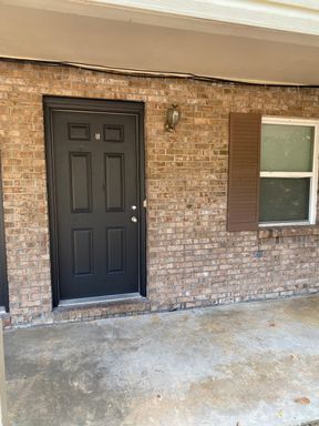 Cozy 2 Bedroom Duplex Apt! No Security Deposit!