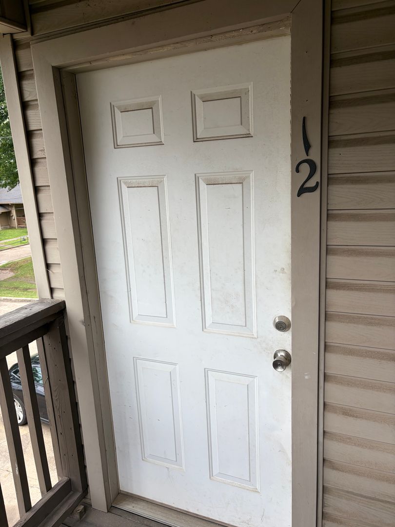 Van Buren Apartment: 617 S 6TH