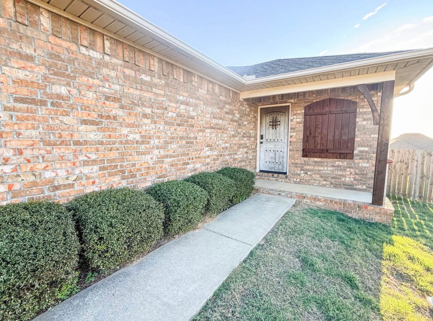 Barling Apartment: 1150 Springhill Rd