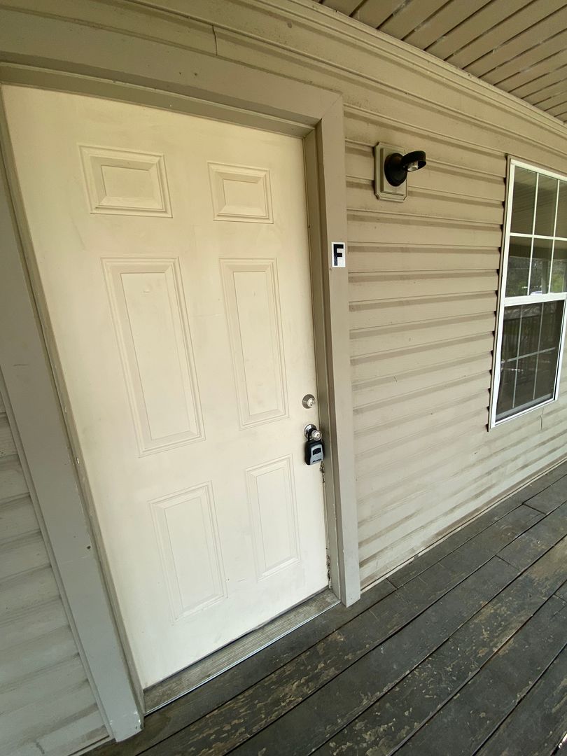 VAN BUREN Apartment: 1117 OZIER ST