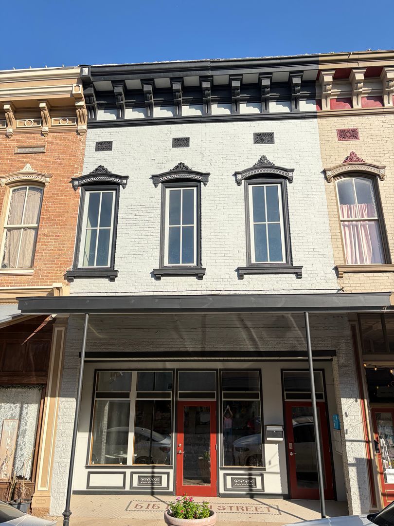 VAN BUREN Apartment: 616 MAIN STREET