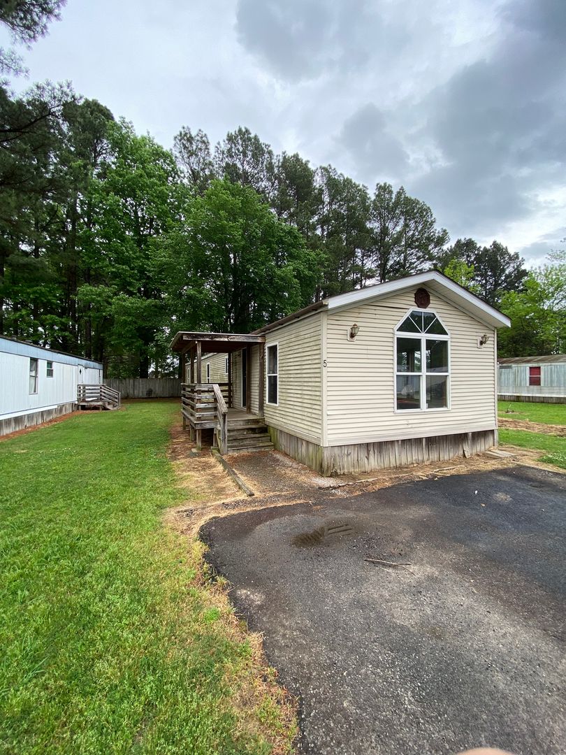 LAVACA Apartment: 1307 W. MAIN STREET