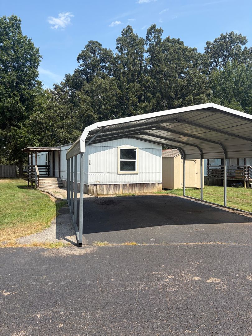 LAVACA Apartment: 1307 W. MAIN STREET