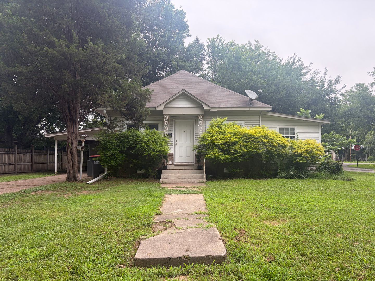 Van Buren House: 421 S 8th St.