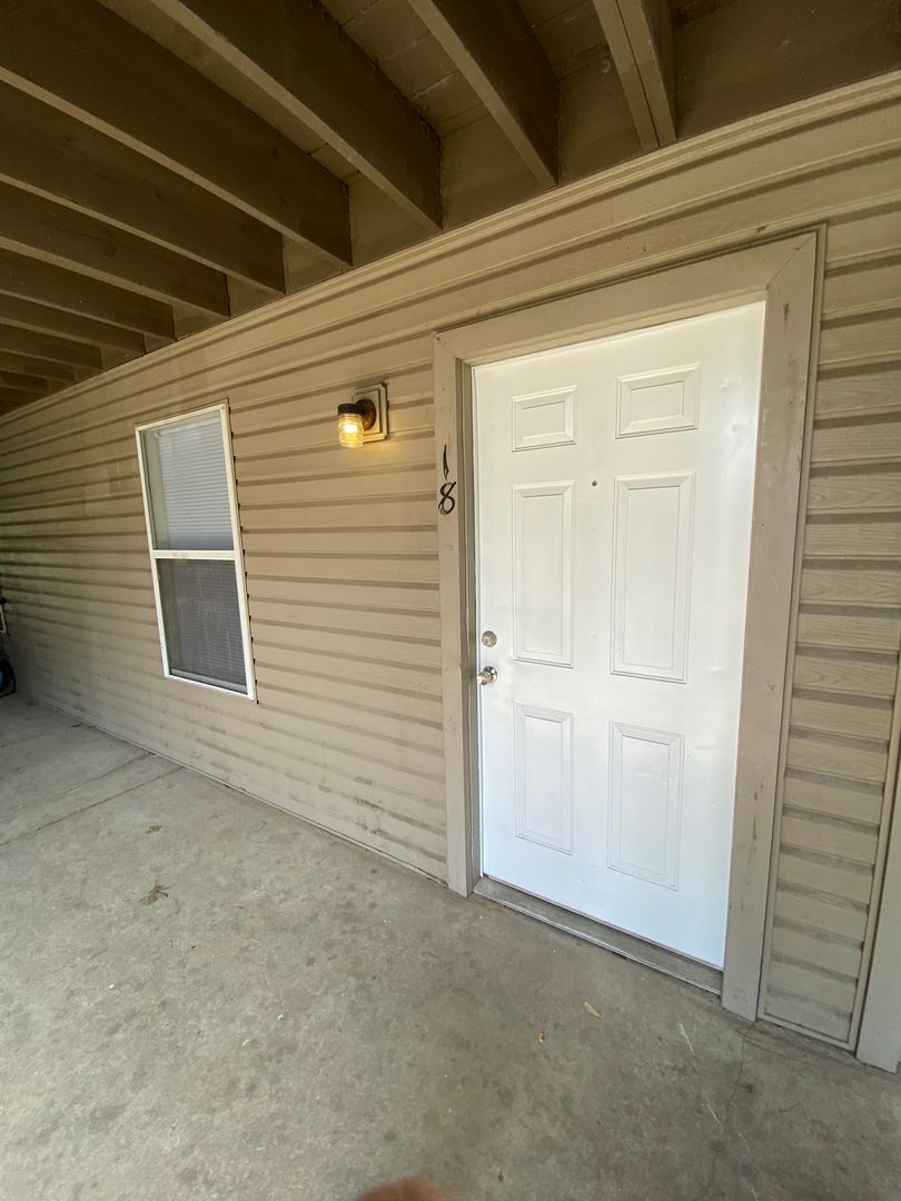 Van Buren Apartment: 617 S 6TH