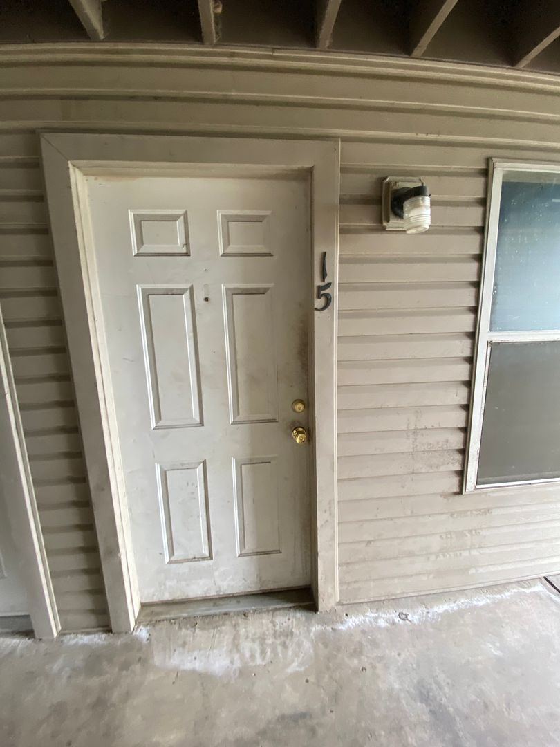 Van Buren Apartment: 617 S 6TH