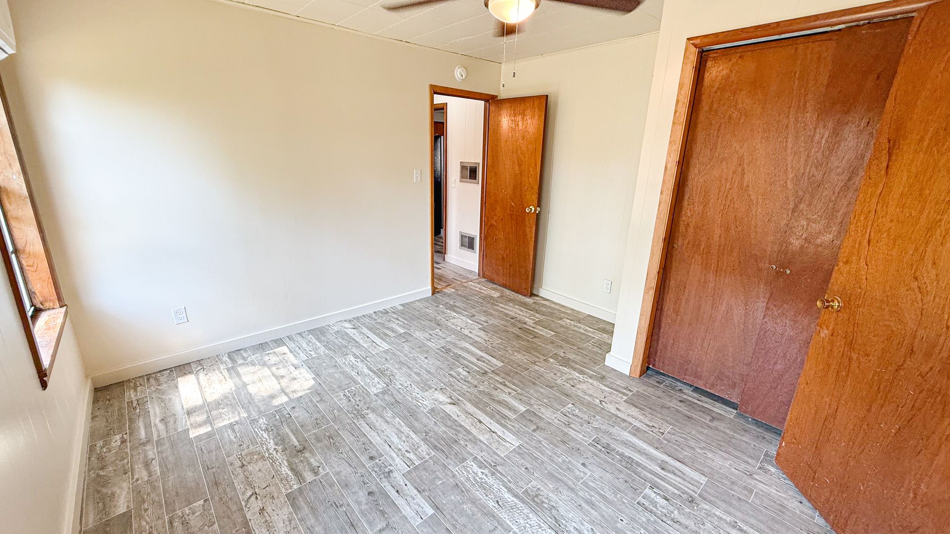 Paris House: 1104 E Main