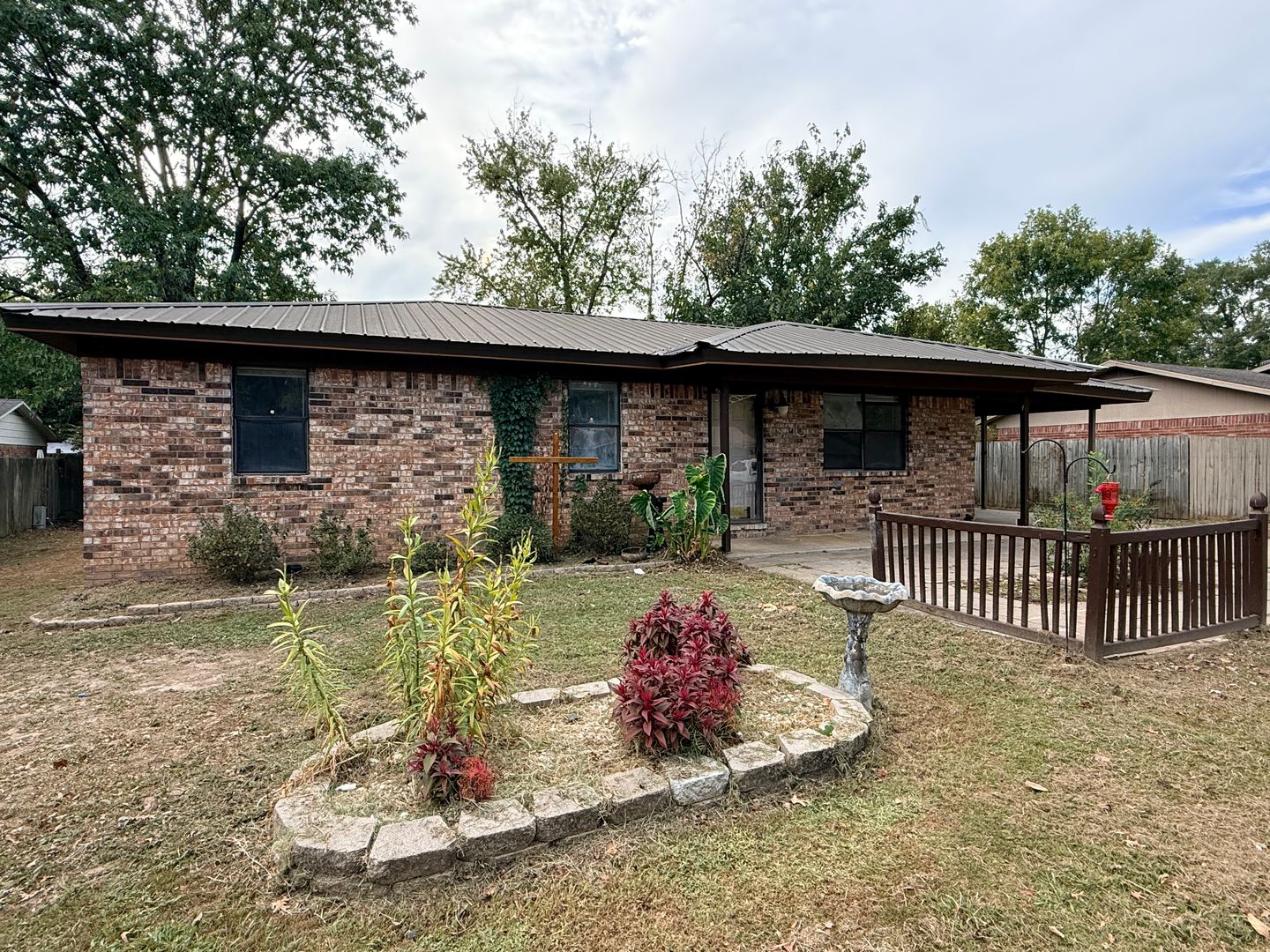 SALLISAW House: 670 MAGNOLIA LOOP