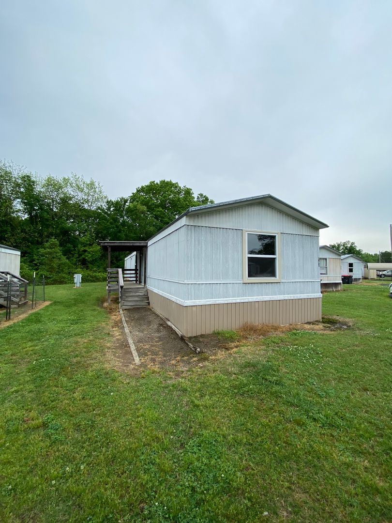 LAVACA Apartment: 1307 W. MAIN STREET