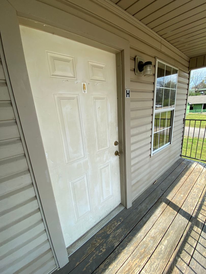 VAN BUREN Apartment: 1117 OZIER ST