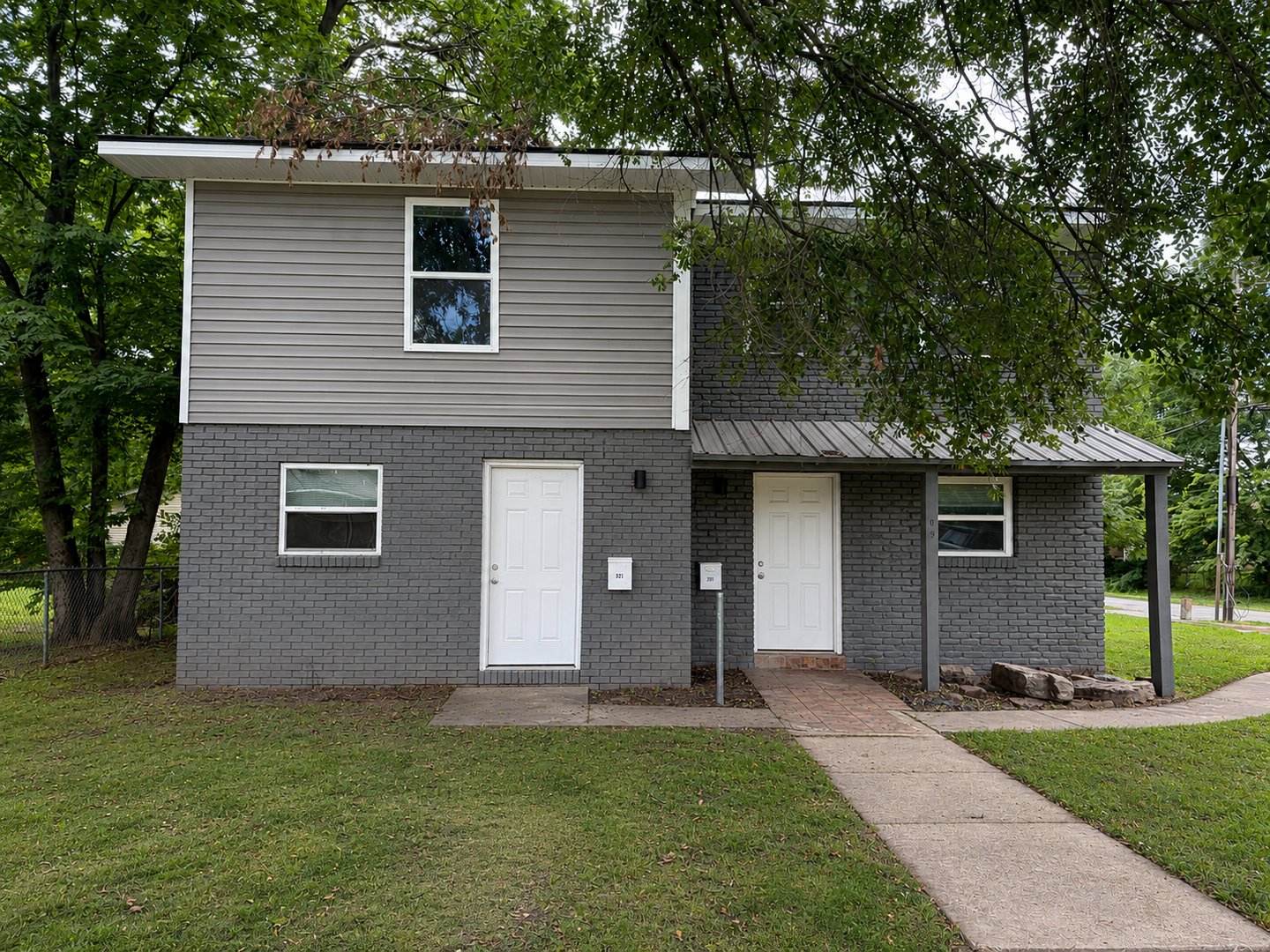 VAN BUREN Apartment: 207 & 209 S. 13TH ST.
