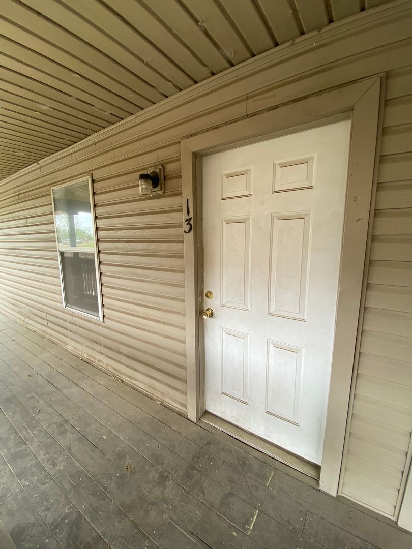 Van Buren Apartment: 617 S 6TH