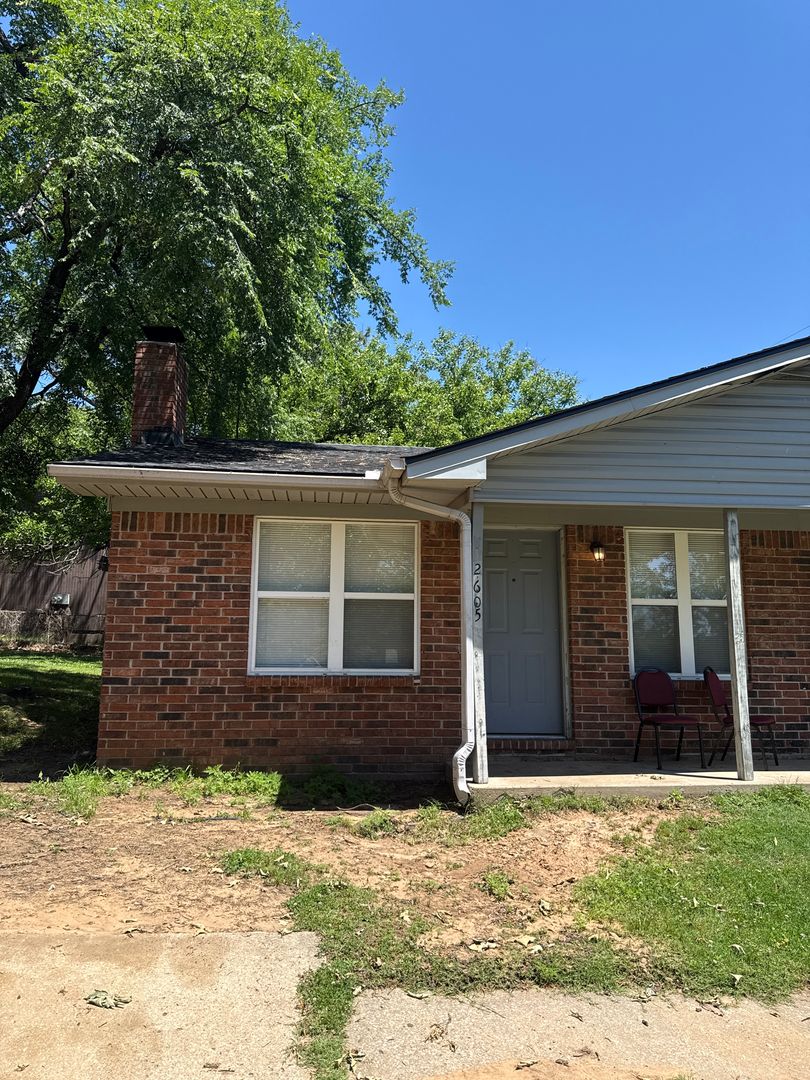 FORT SMITH Apartment: 2605/2607 S. 16TH