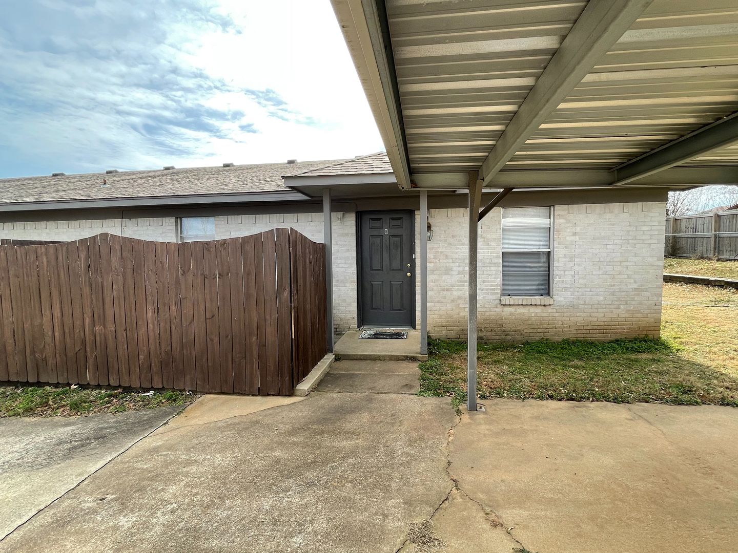 Greenwood Apartment: 300 E Knoxville St.