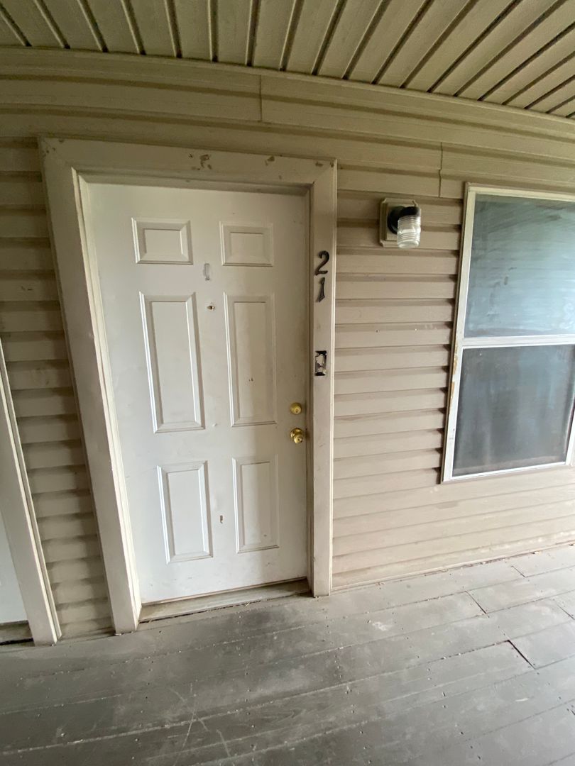 Van Buren Apartment: 617 S 6TH