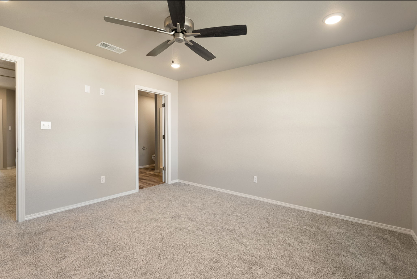 Greenwood Apartment: Linwood