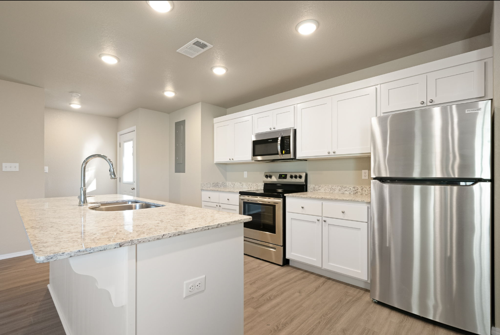 Greenwood Apartment: Linwood