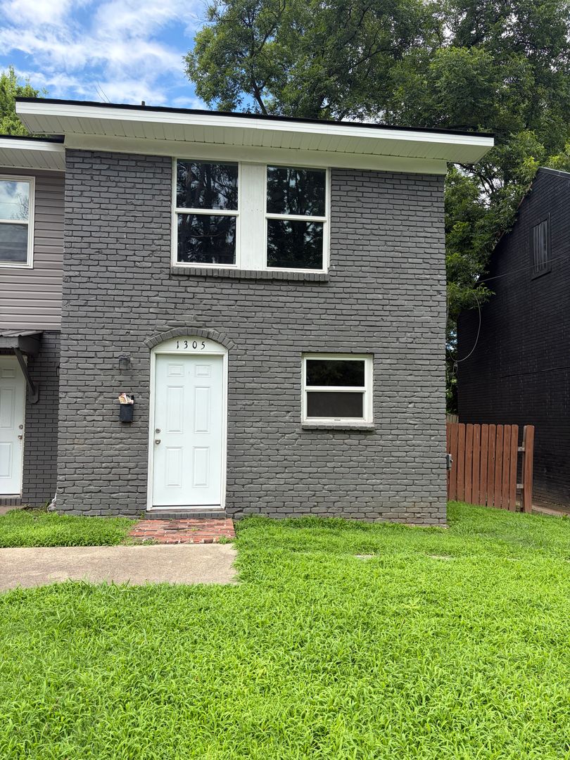 VAN BUREN Apartment: 1303/1305 MULBERRY ST.