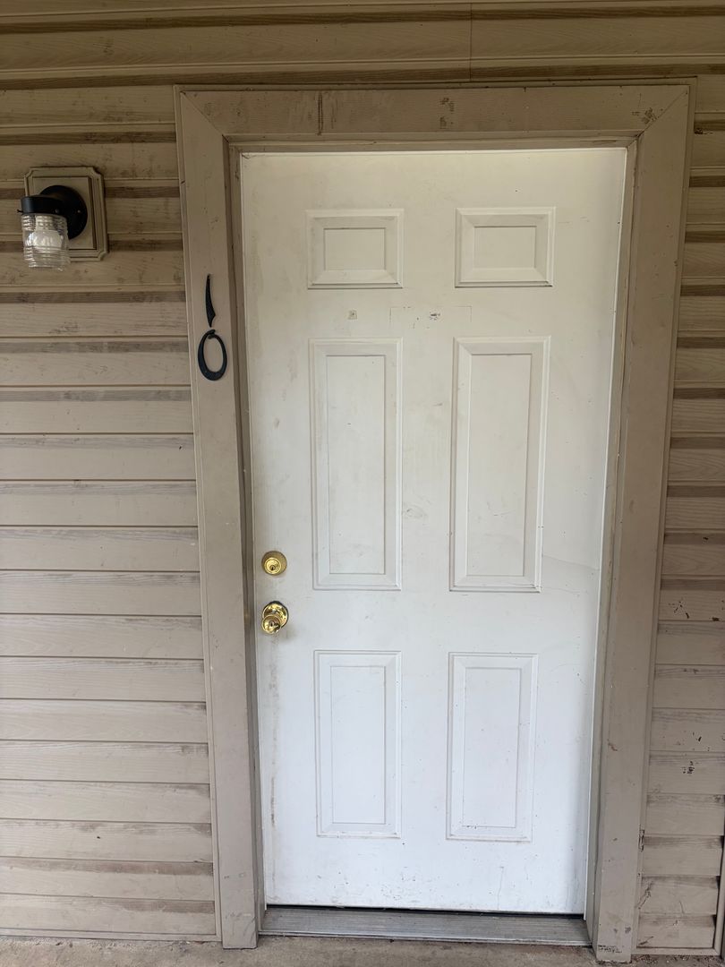 Van Buren Apartment: 617 S 6TH