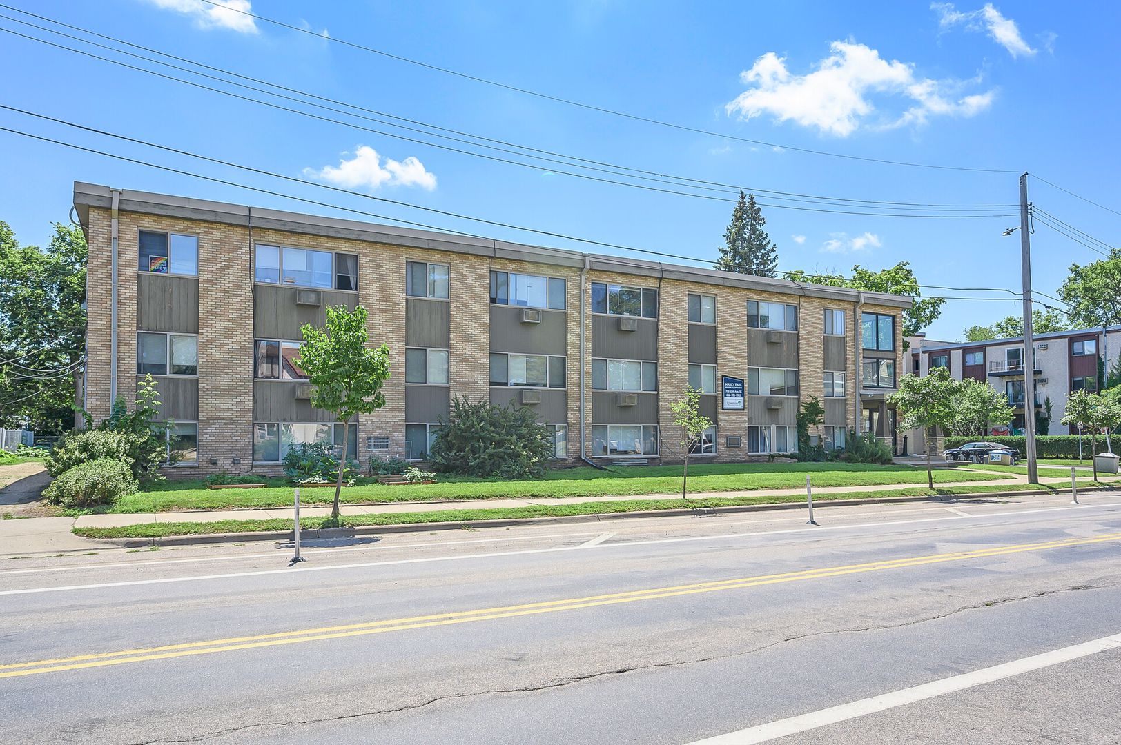 Minneapolis Apartment: 700 10th Ave SE/1000 8th St SE
