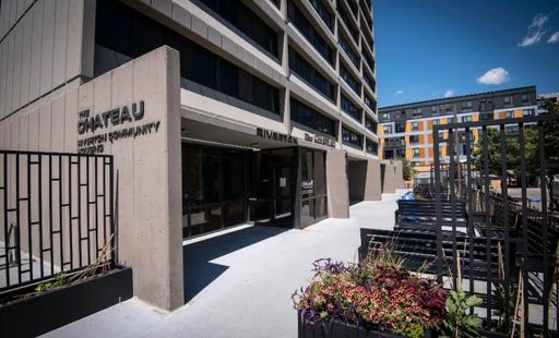 Insane price on a Three bedroom Apt in Dinkytown. Chateau - Tall, Great Views, Incredible Location ✨ – photo 1