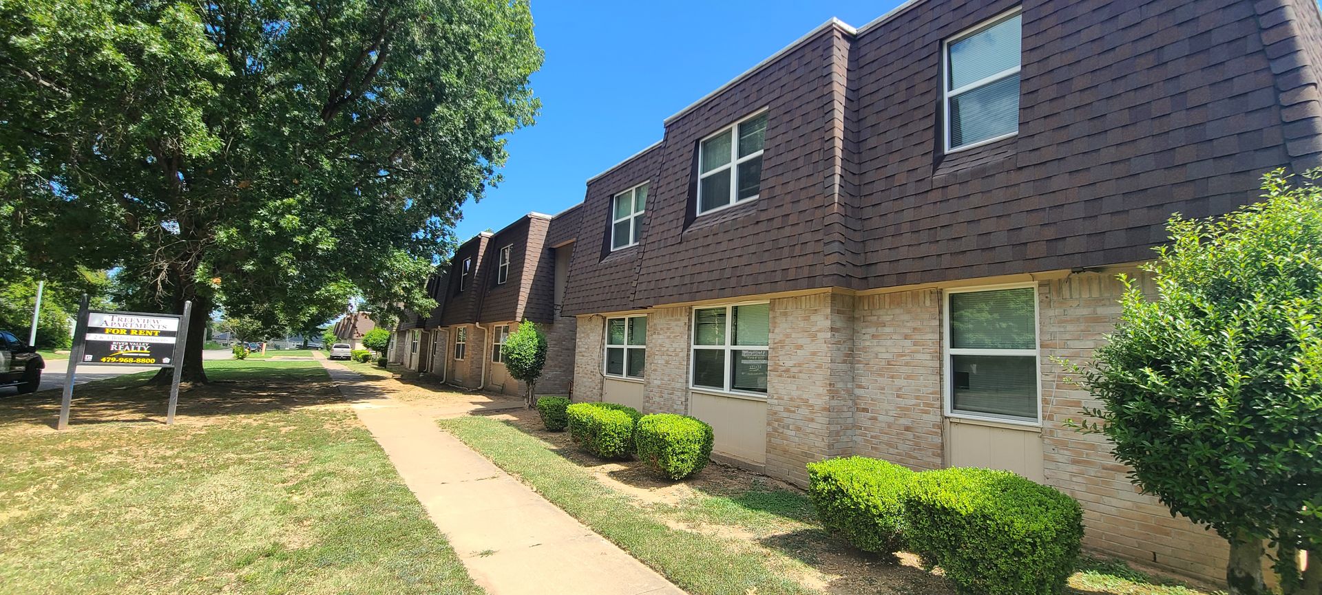 Russellville Apartment: E 9th St