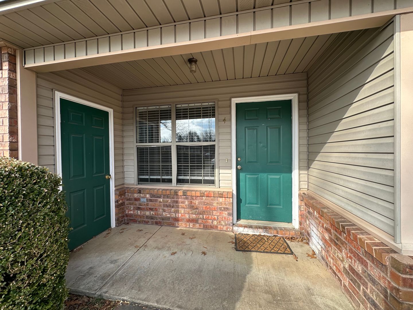 Russsellville Apartment: 225 E L ST