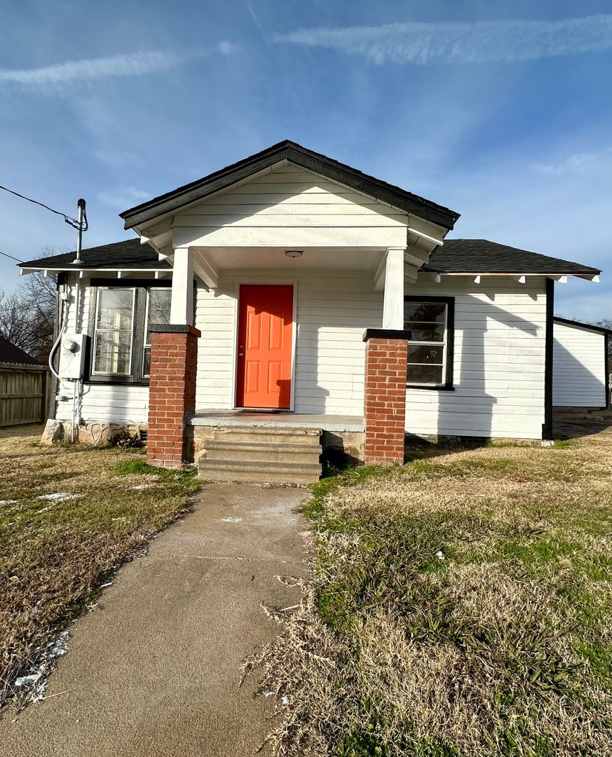 Morrilton House: 504 W Elm St