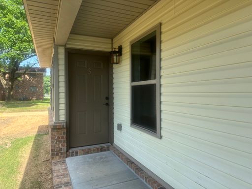 Welcome to our 2-bedroom, 1-bathroom apartment in Russellville – photo 1
