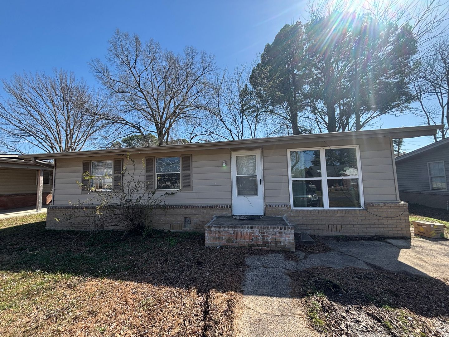 Russellville House: 509 W K Street