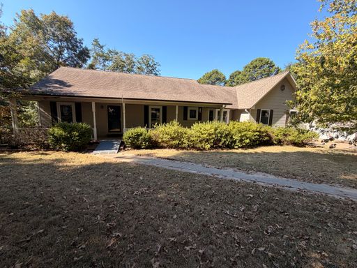 Discover this well-maintained 3-bedroom, 2-bath home in Russellville, AR – photo 1