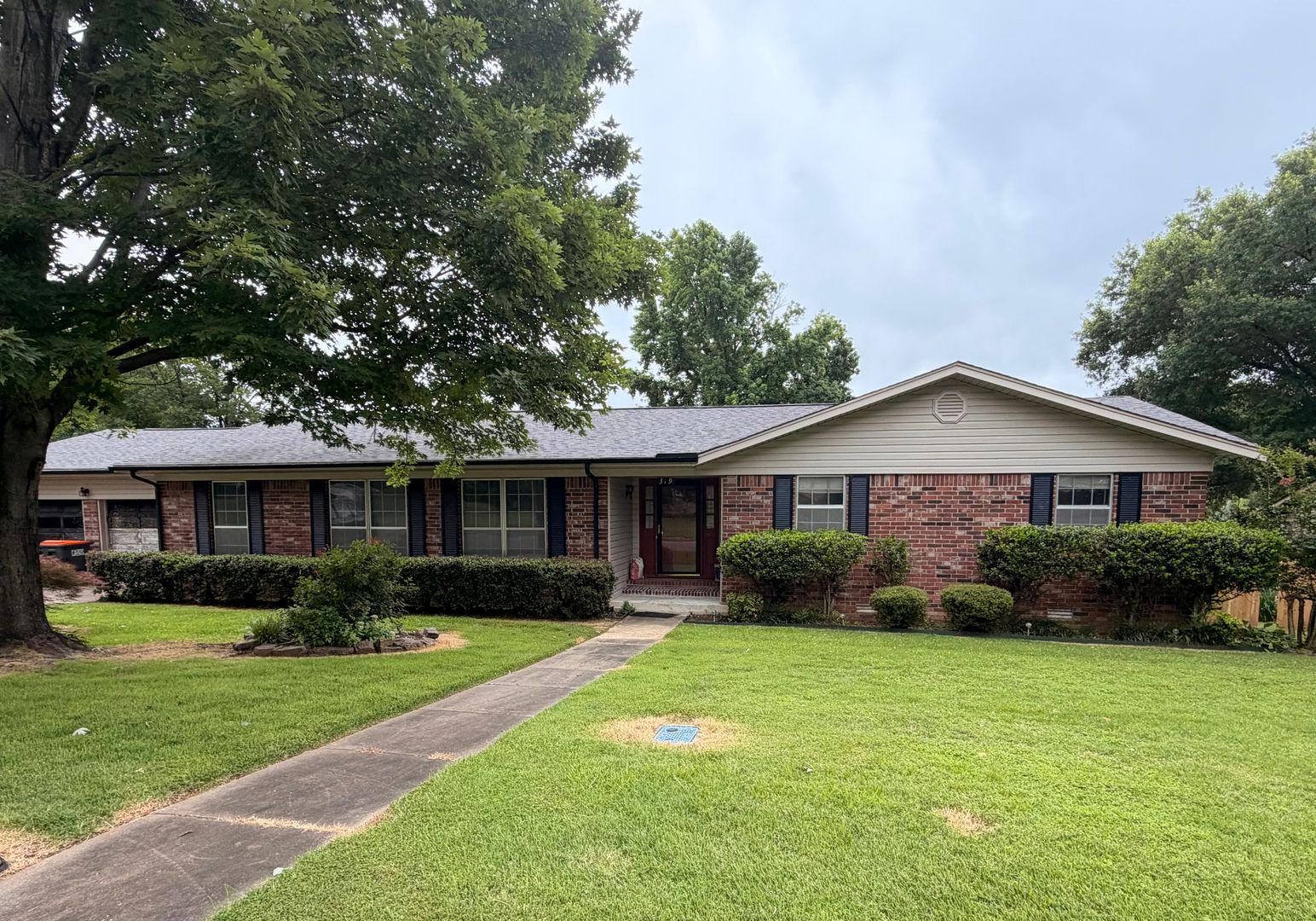 Russellville House: 319 Tanglewood