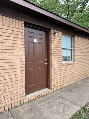 This one-bedroom, one-bathroom apartment in Russellville, AR