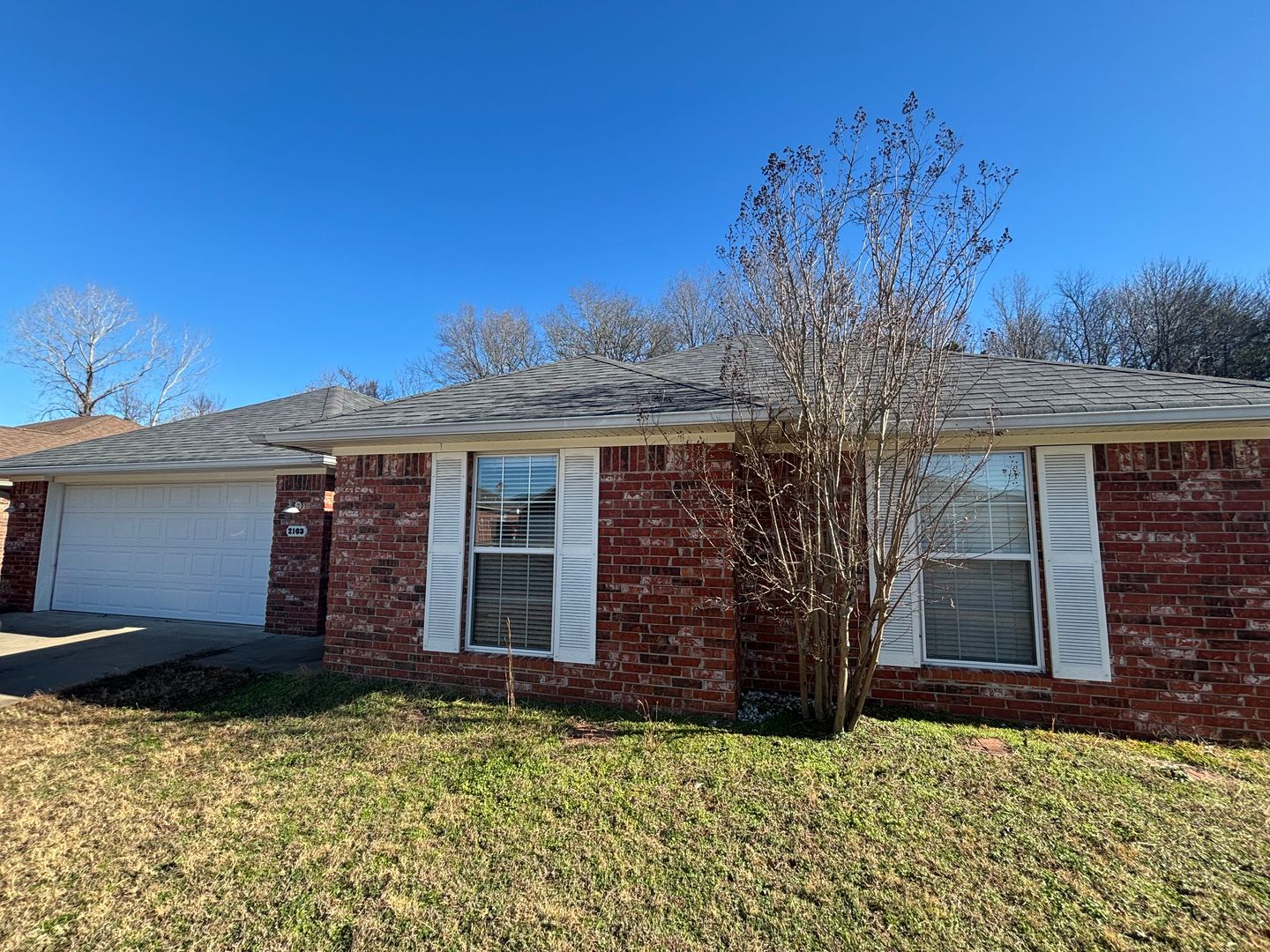 Russellville House: 2103 S Verona