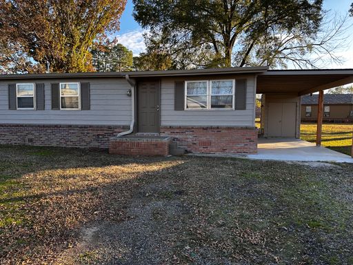 Come take a look at this newly remodeled 3-bedroom 1 bathroom – photo 1