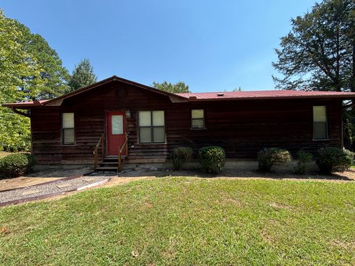 Located on the outskirts of Russellville, this three-bedroom, two-bath home – photo 1