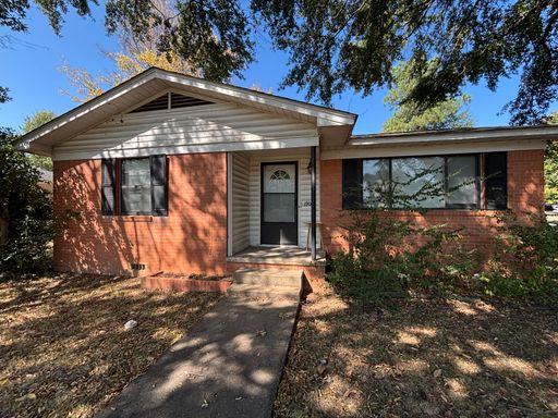 Charming 2-bedroom, 1-bath home in Russellville, AR – photo 1