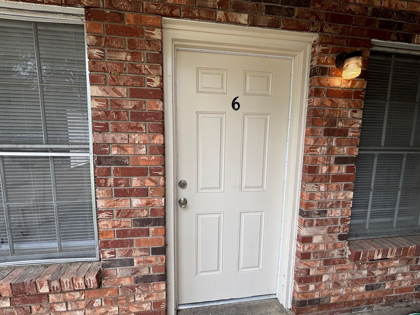 Russellville Apartment: 514 W K St 1-12