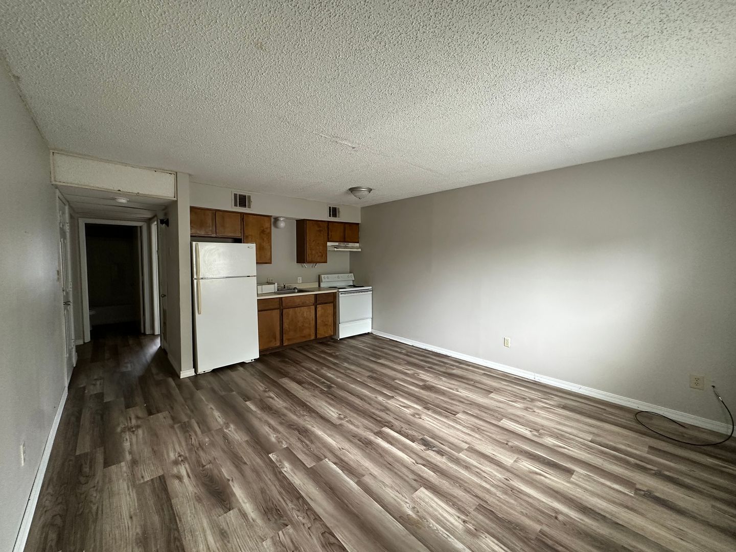 Russellville Apartment: 1200 East E St