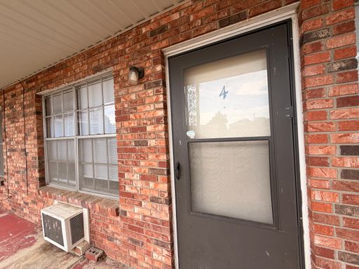 Located in Russellville, AR, this one-bedroom, one-bath apartment