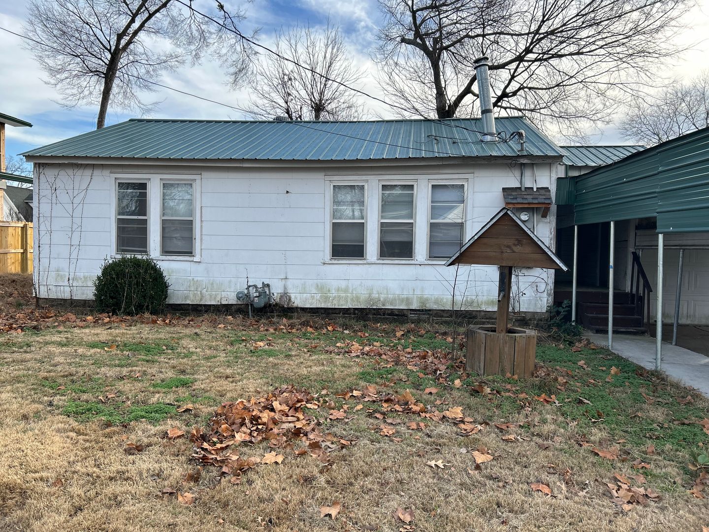 Russellville House: 406 E 10th St