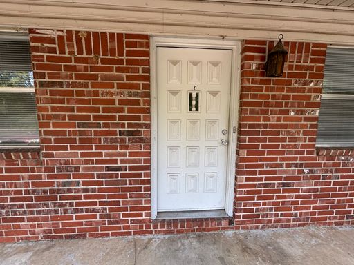 This two-bedroom, one-bathroom apartment in Russellville, AR – photo 1