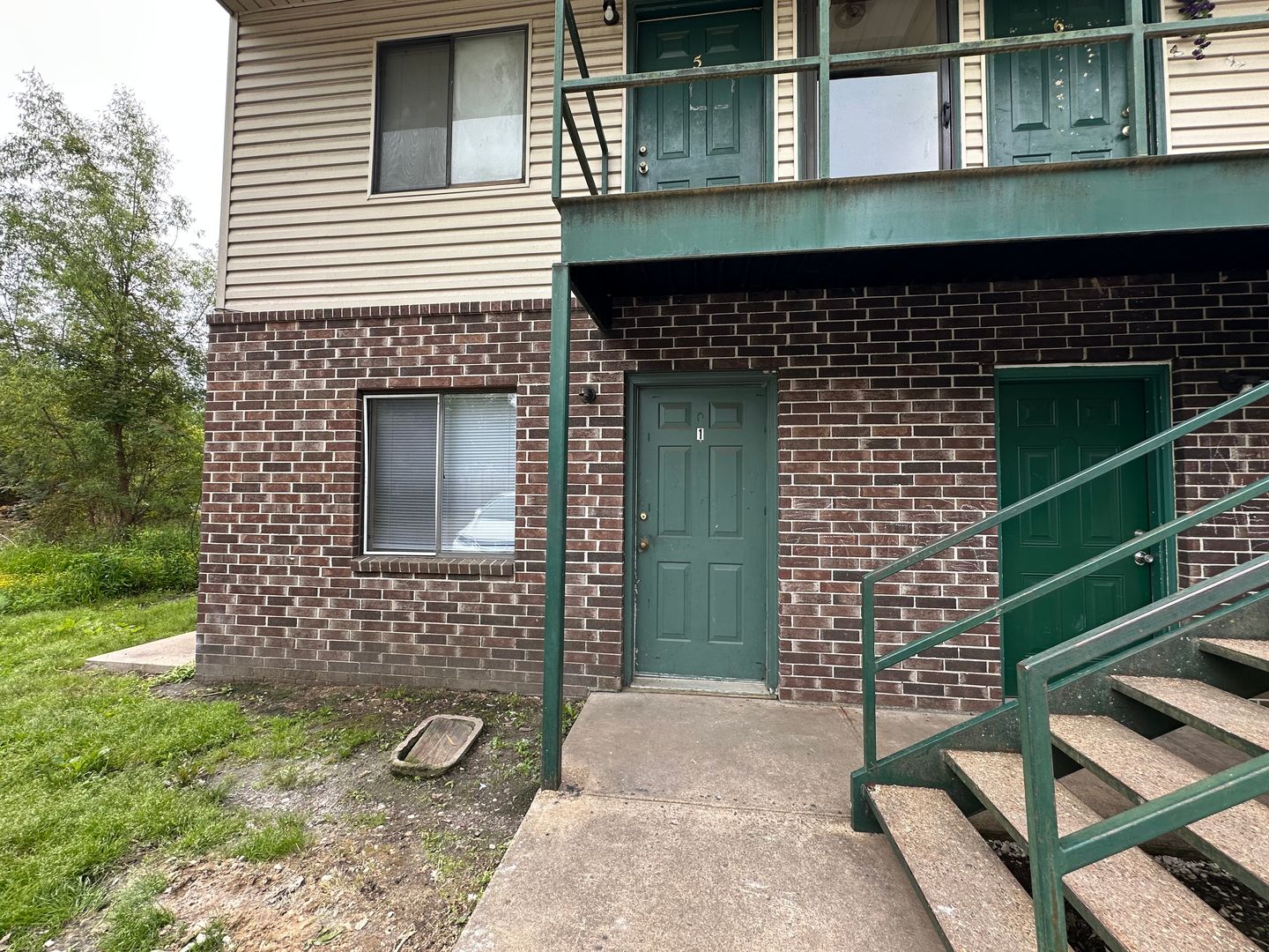 Russellville Apartment: 1200 East E St