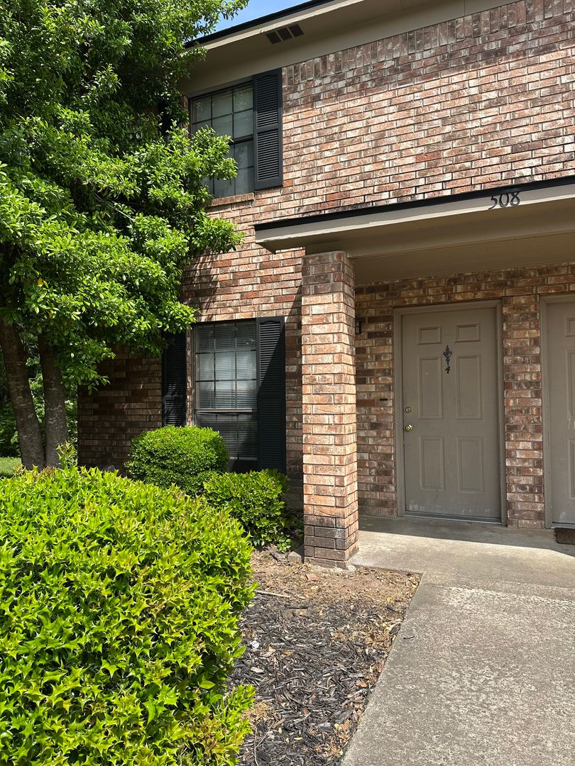 Russellville Apartment: 500-510 N Inglewood