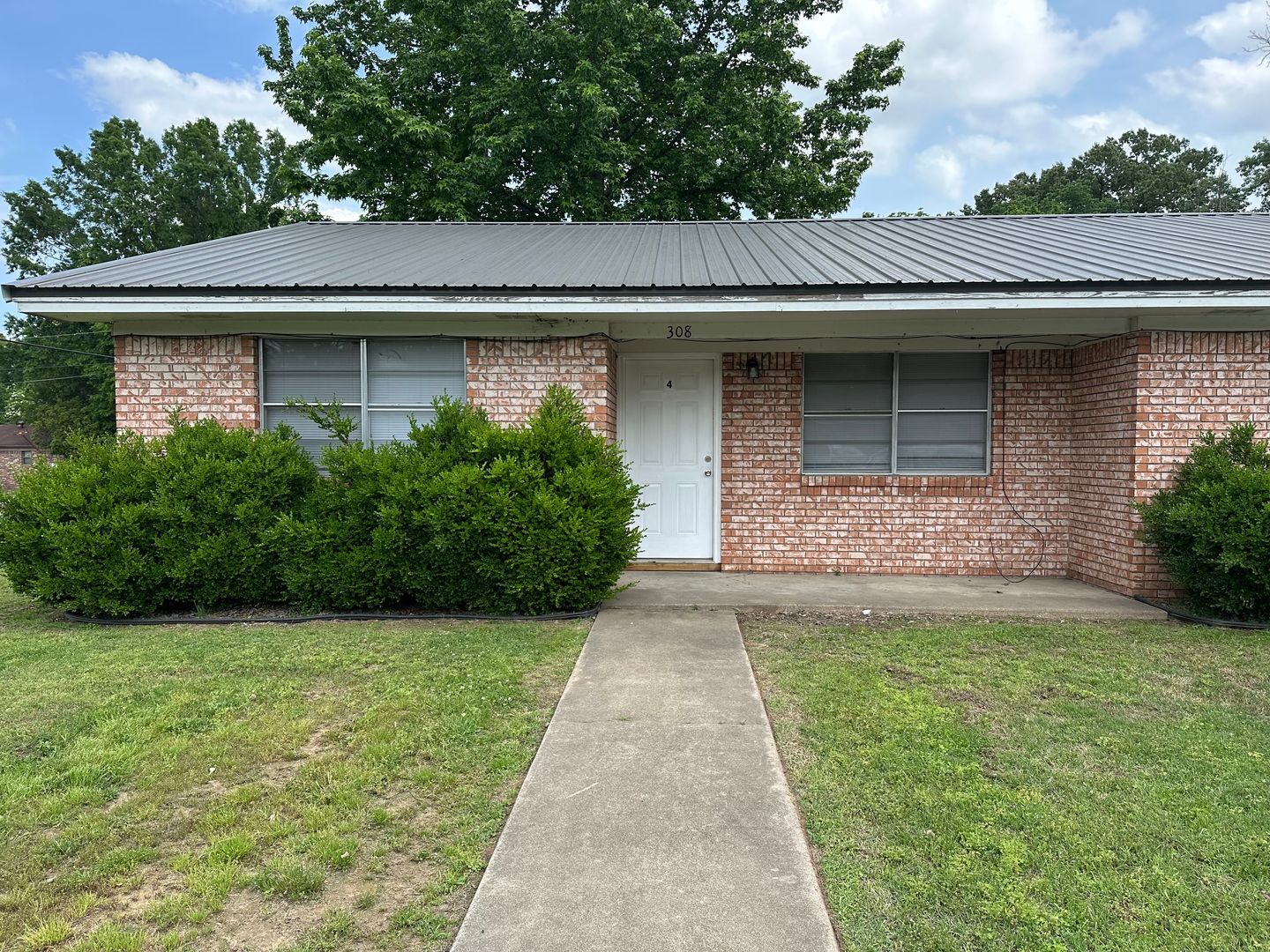 Russellville Apartment: 308 N Inglewood Ave