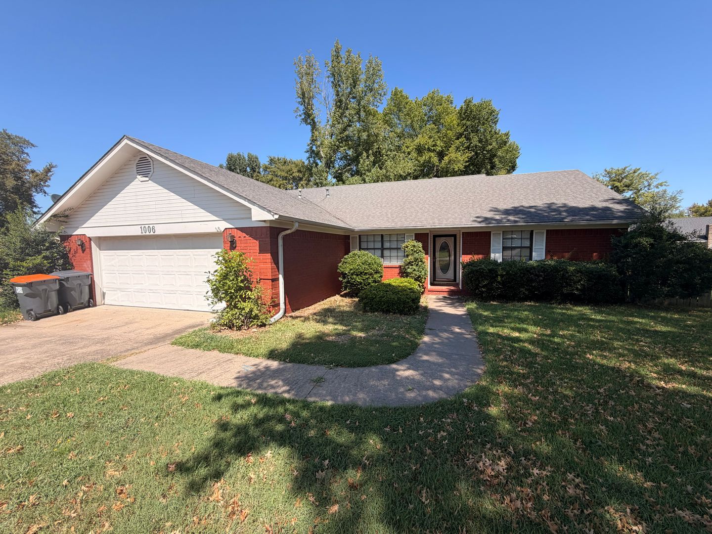 Russellville House: 1006 Nightingale