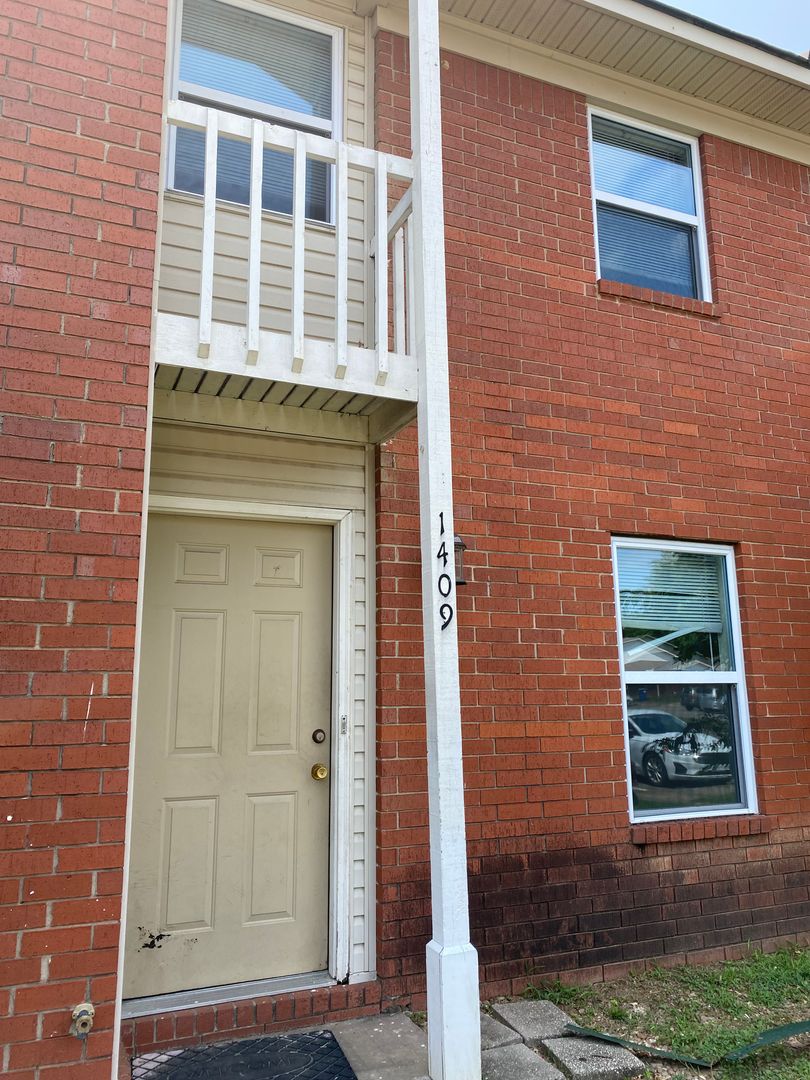 Russellville Apartment: 1401, 1403, 1405, 1407, 1409, 1411, 1413, 1415 N Nashville