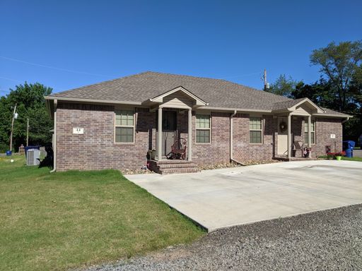 This beautiful duplex won't last long, 2 bedroom 2 bathroom