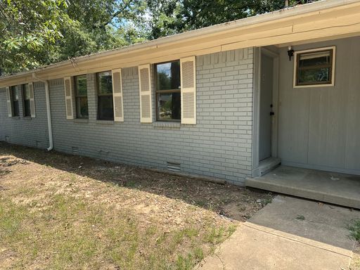 Come look at this 2-bedroom, 1-bathroom!
